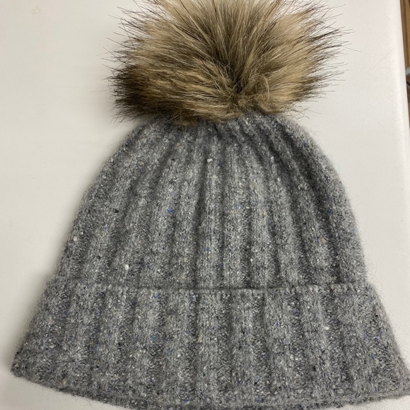 Aritzia Toque - Picture 3 of 3